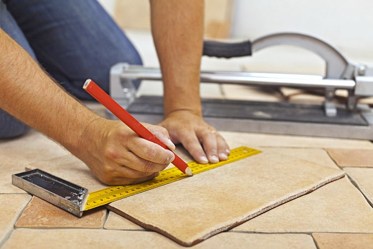 prix pose carrelage par un professionnel ou un artisan