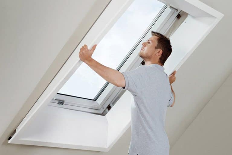 Prix pose d'un Velux Coût moyen & Tarif pose Guide Septembre 2024