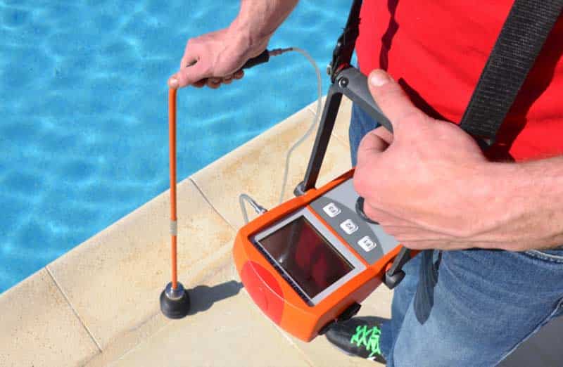 Assurer l'étanchéité d'une piscine : réparer une fuite