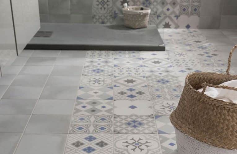Choisir le revêtement de sol d'une salle de bain | Conseils & avis