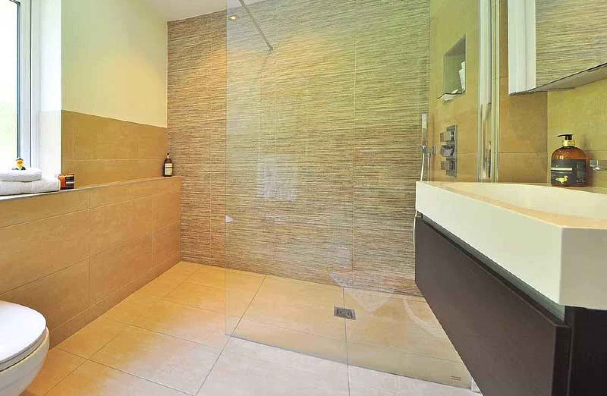 Quel sol pour une douche à l'italienne ? Conseils & avis