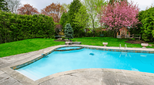 piscine et jardin