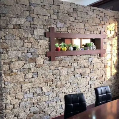 mur en pierre salon