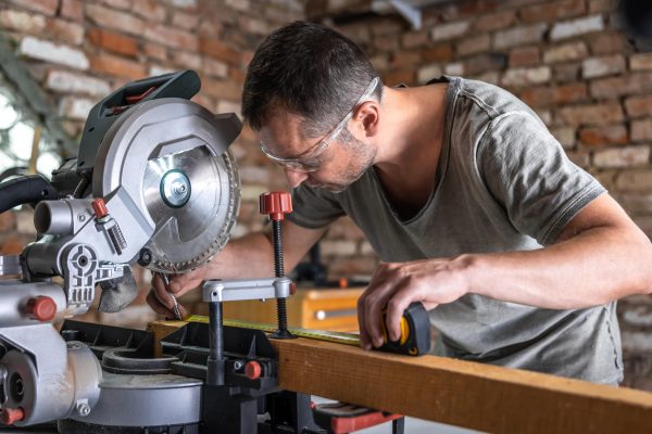 comment choisir une scie à onglet électrique