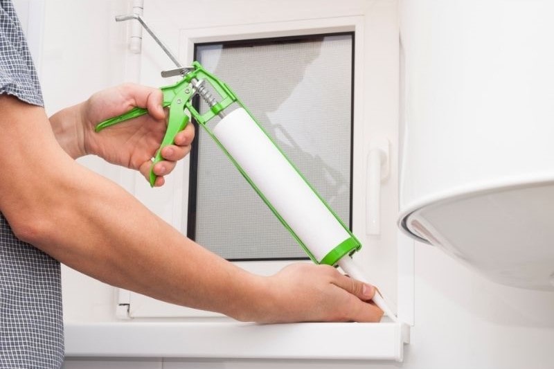 Comment mettre un tube de silicone dans un pistolet