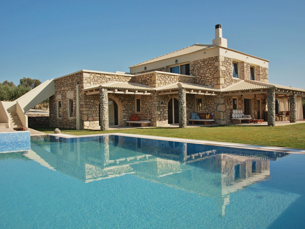 piscine en kit maison en pierre