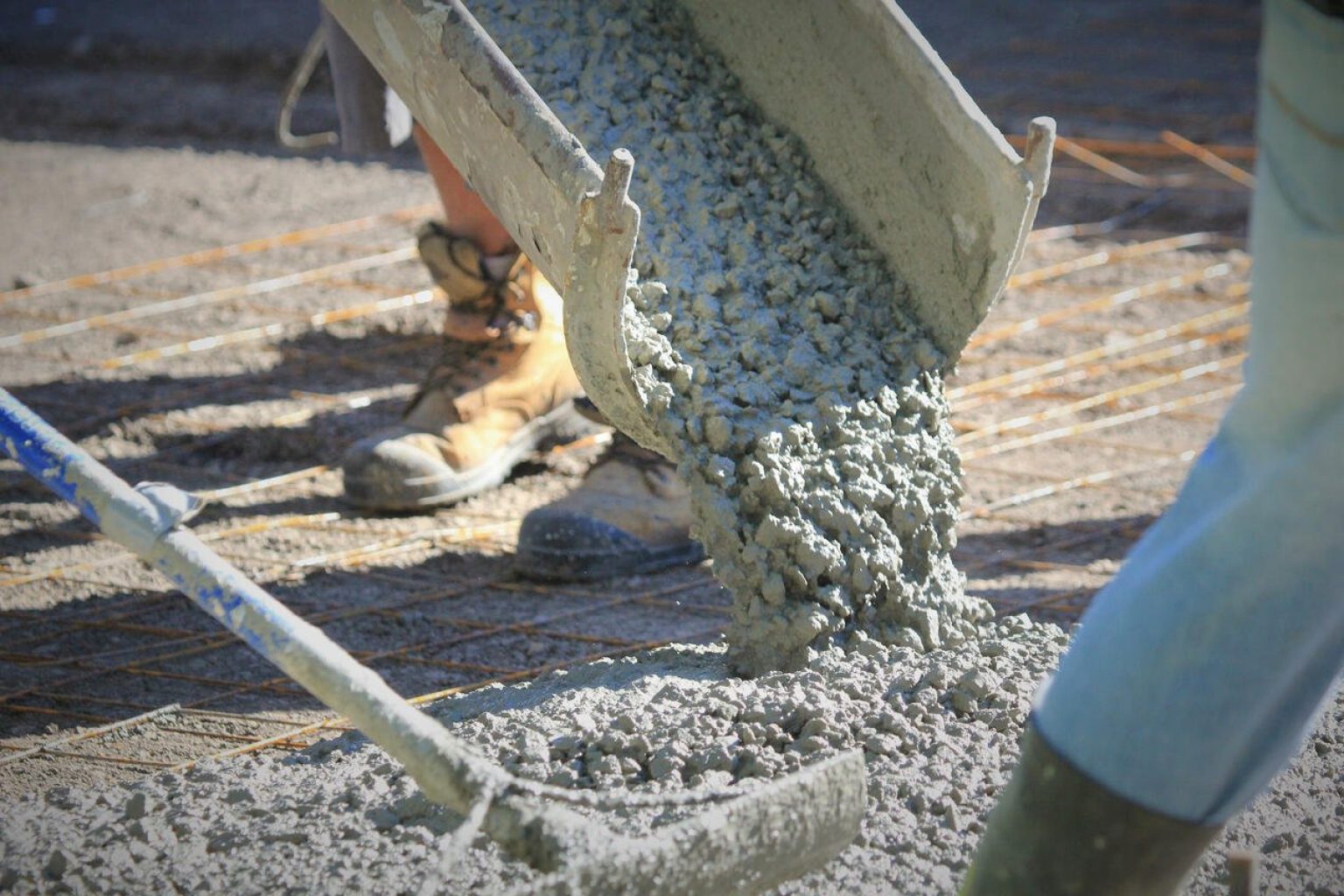 Est-ce possible de couler une dalle béton directement sur la terre