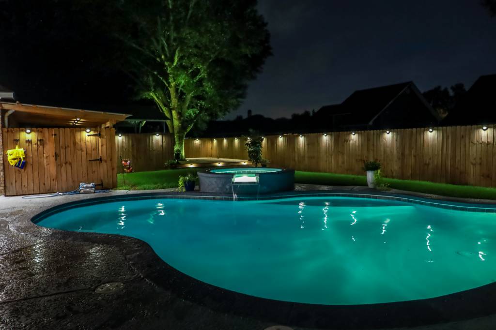 bornes solaires, éclairage extérieur, piscine