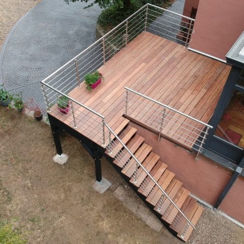 terrasse sur pilotis en bois