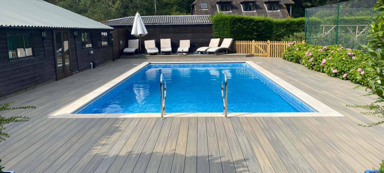 TERRASSE DE PISCINE EN BOIS