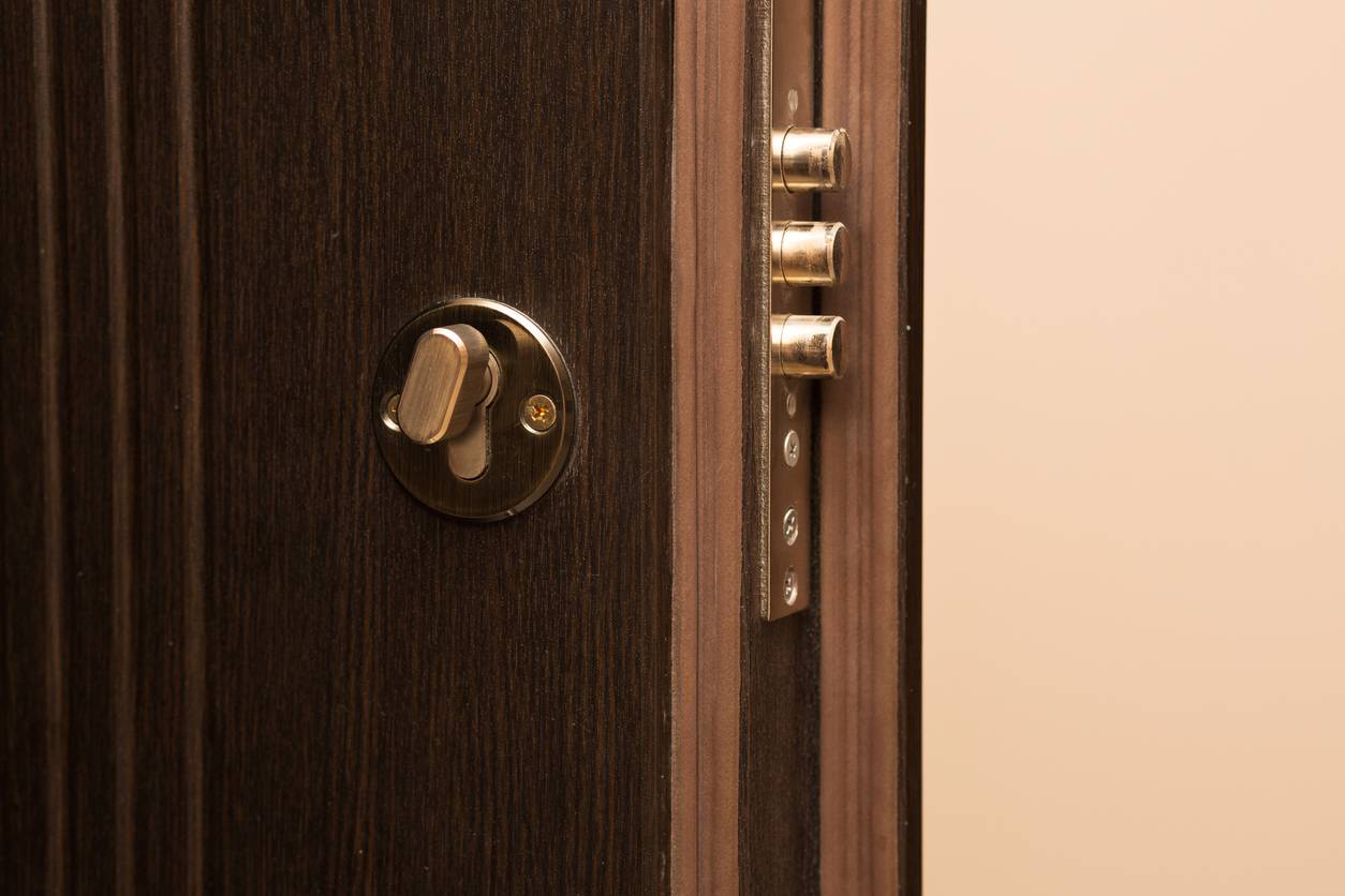 installation porte blindée par serrurier professionnel