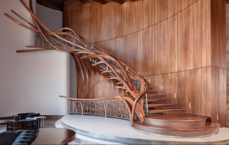 bel escalier en bois rénové