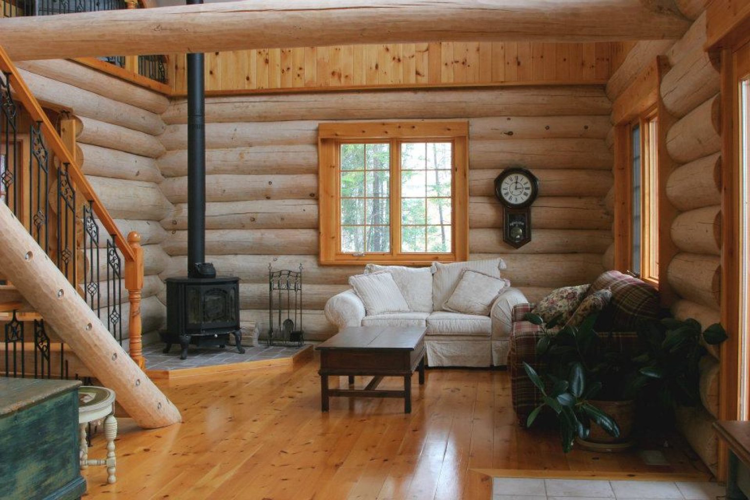 Guide détaillé pour réaliser un mur en rondin de bois