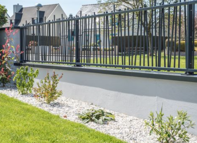 Cloture rigide sur muret quels sont ses avantages