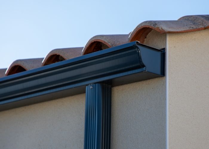 une gouttière en alu anthracite