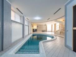 Guide complet pour choisir le carrelage de votre piscine maçonnée