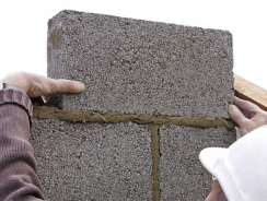 Comment construire un mur en parpaing : guide complet étape par étape pour une maçonnerie solide et durable