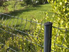 Découvrez le destockage de grillage rigide pour un jardin protégé et esthétique