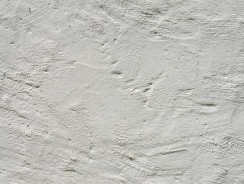 Comment enduire un mur en plâtre abîmé ?