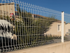 Grillage Rigide Blanc : La solution idéale pour votre clôture