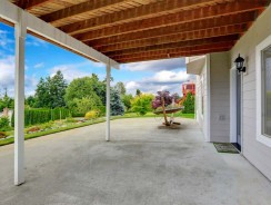 Comment remettre en état une terrasse en béton abîmée ?