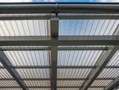 Les avantages et limites de la toiture de véranda en polycarbonate